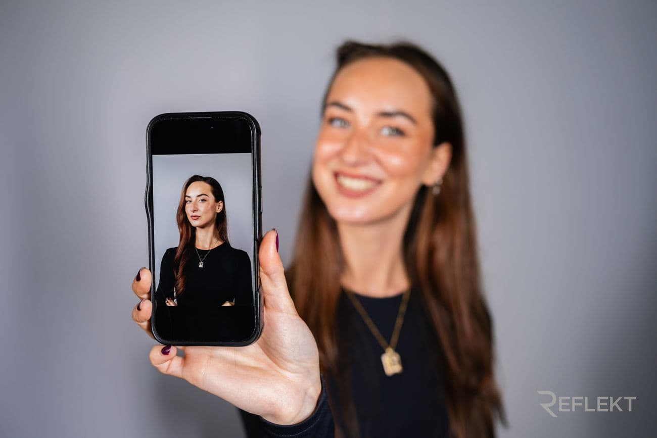 Guest showing her professional headshot from the headshot photo booth on her phone